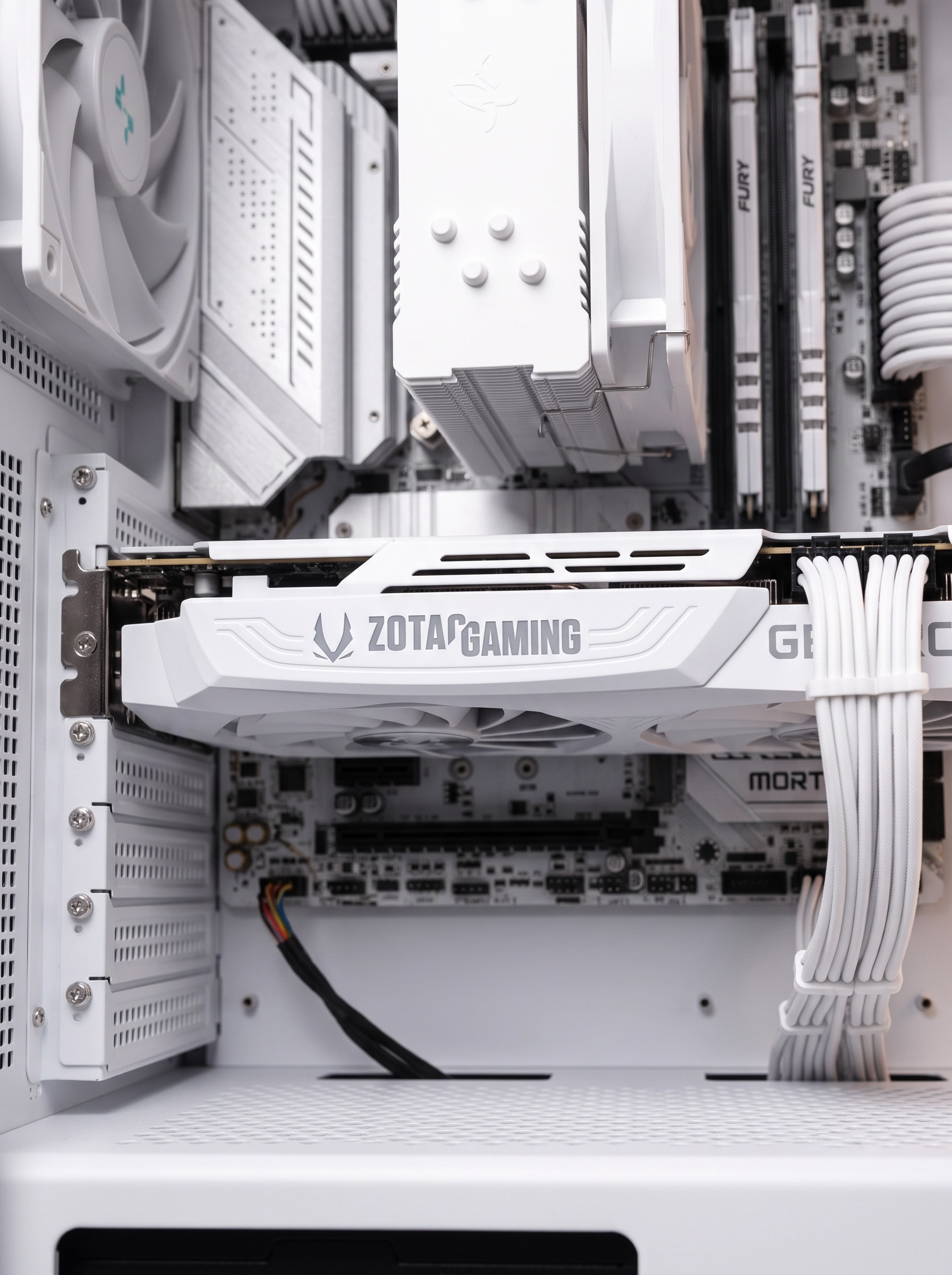 NAIW PULSE — белая ZOTAC RTX 5050